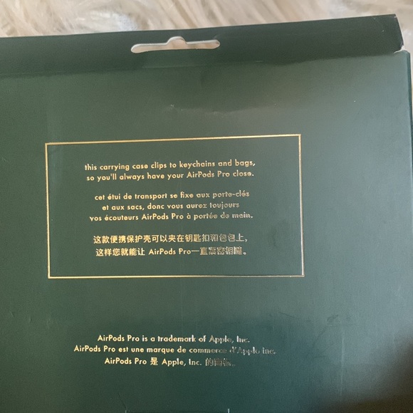 Kate Spade Knott pebbled leather AirPod pro case - Picture 2 of 6